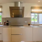 Сasa de vacaciones Luxurious With And Indoor Swimming Pool Saint-Sauveur-le-Vicomte