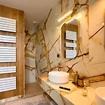 Luxurious With And Indoor Swimming Pool *