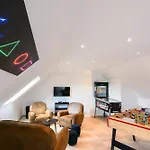 Сasa de vacaciones Luxurious With And Indoor Swimming Pool Saint-Sauveur-le-Vicomte