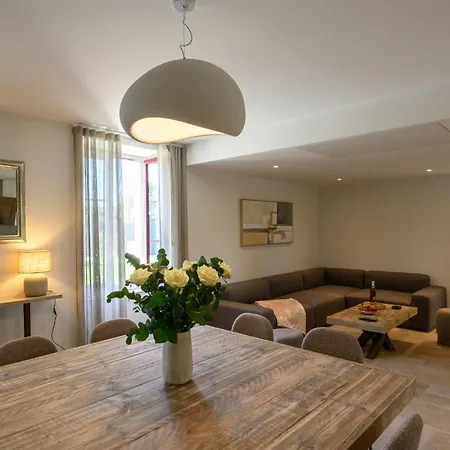 Luxurious With And Indoor Swimming Pool *