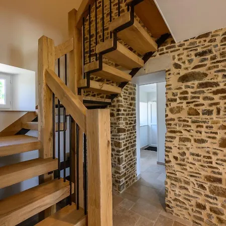 Luxurious With And Indoor Swimming Pool Semesterbostad