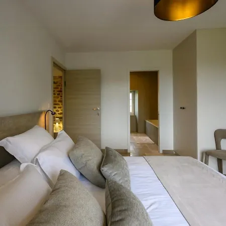 Luxurious With And Indoor Swimming Pool Semesterbostad