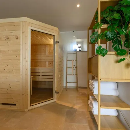 Luxurious With And Indoor Swimming Pool Holiday home *