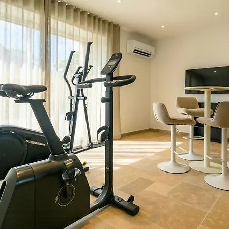 Luxurious With And Indoor Swimming Pool Holiday home *