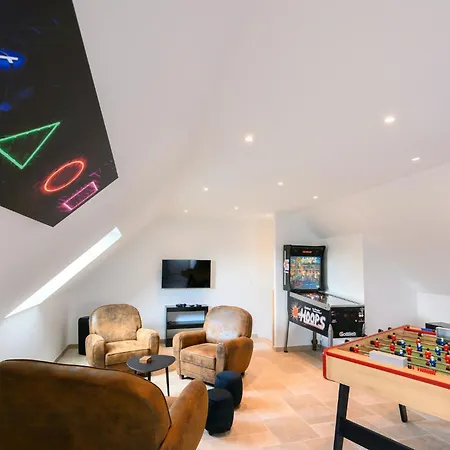 Holiday home Luxurious With And Indoor Swimming Pool Saint-Sauveur-le-Vicomte