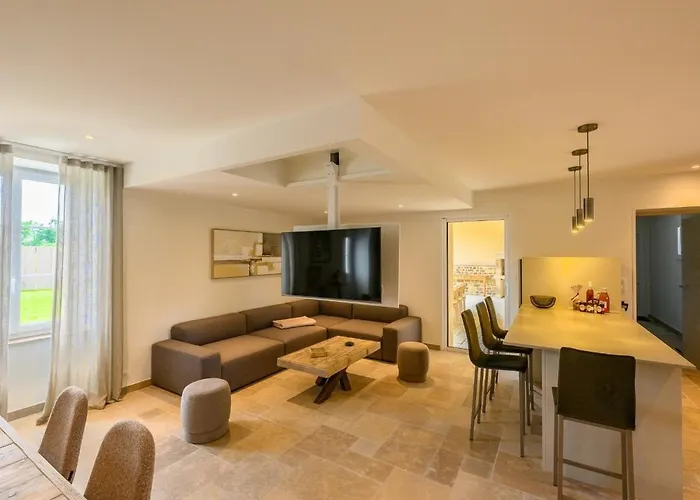 Luxurious With And Indoor Swimming Pool Saint-Sauveur-le-Vicomte