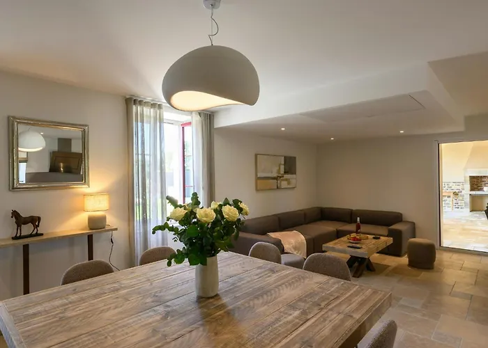 Luxurious With And Indoor Swimming Pool *