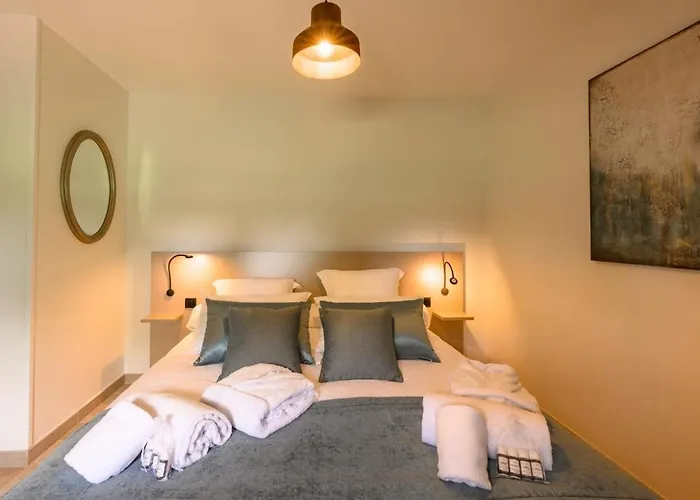 Luxurious With And Indoor Swimming Pool Vakantiehuis *