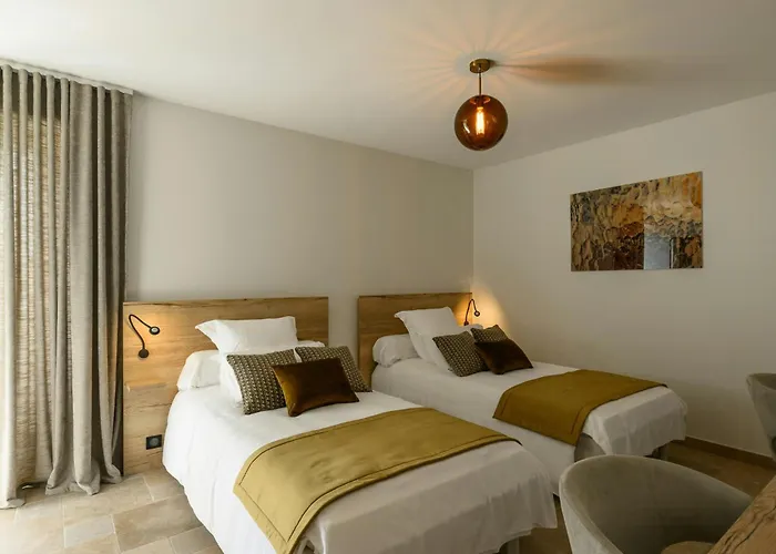 Vakantiehuis Luxurious With And Indoor Swimming Pool