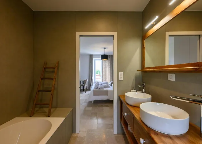 Luxurious With And Indoor Swimming Pool Vakantiehuis *