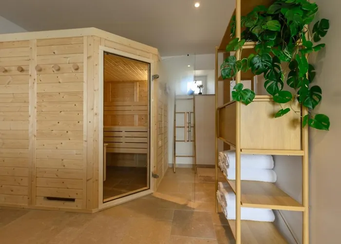 Luxurious With And Indoor Swimming Pool Vakantiehuis *