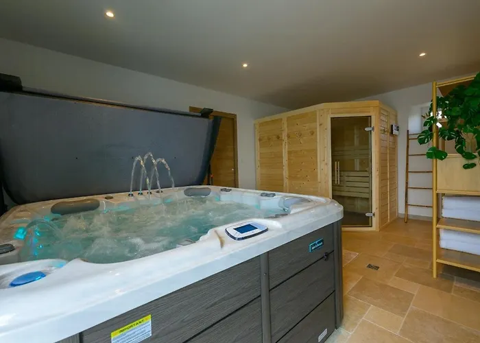 Luxurious With And Indoor Swimming Pool Vakantiehuis Saint-Sauveur-le-Vicomte