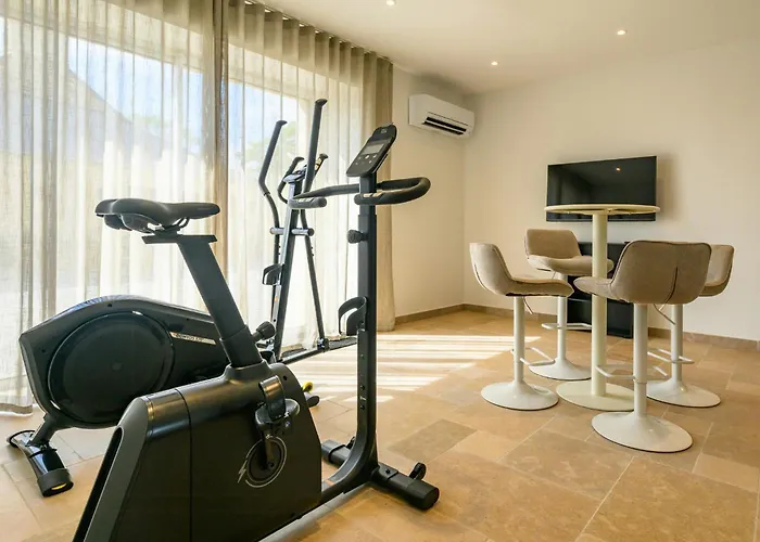 Luxurious With And Indoor Swimming Pool Vakantiehuis *