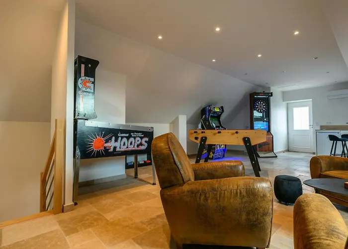 Vakantiehuis Luxurious With And Indoor Swimming Pool