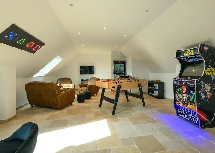 Vakantiehuis Luxurious With And Indoor Swimming Pool