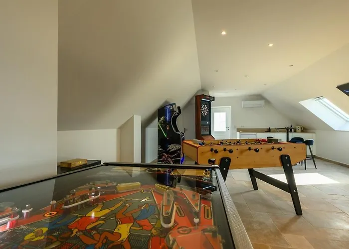 Vakantiehuis Luxurious With And Indoor Swimming Pool